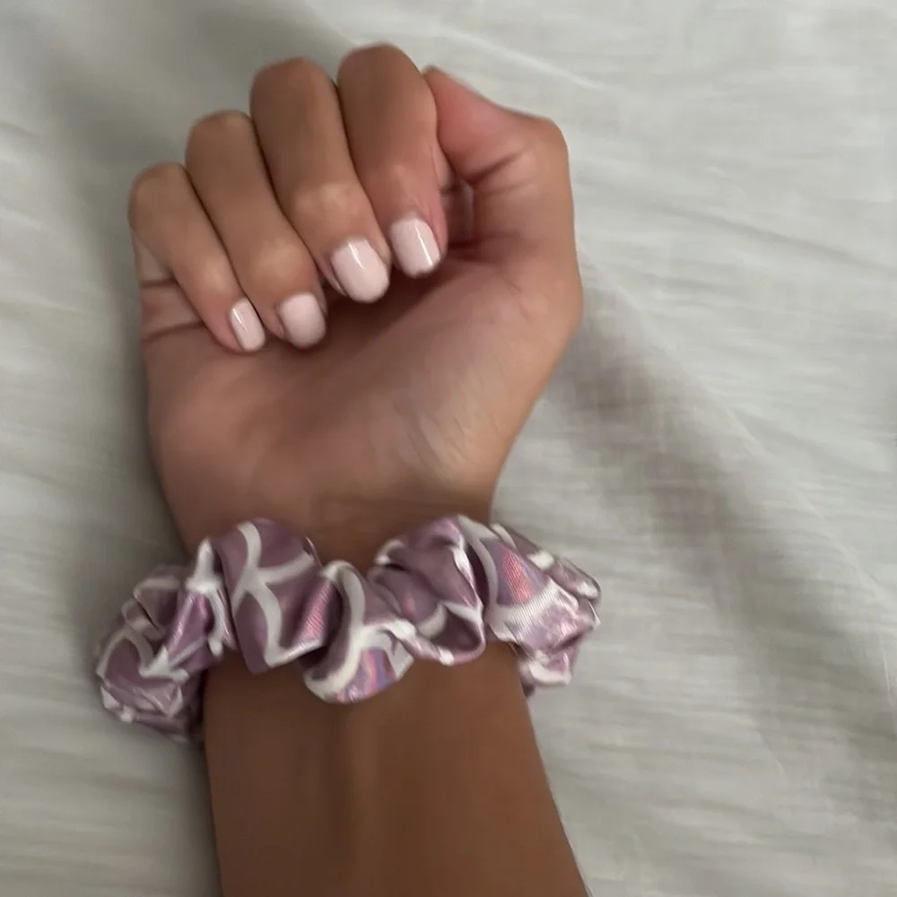 Pink metallic mermaid scrunchie - Picture 2 of 4